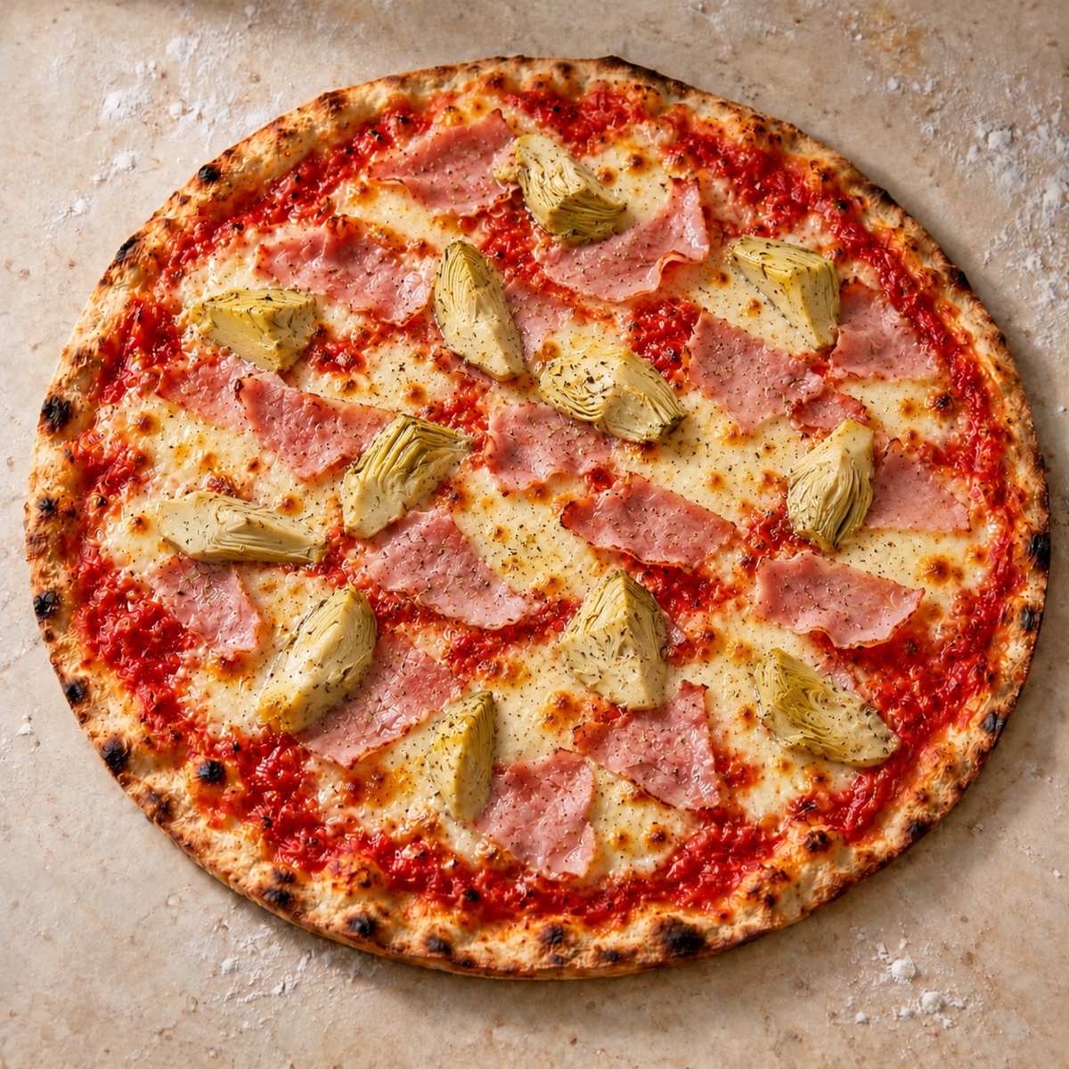 Pizza Romana mit Schinken und Artischocken