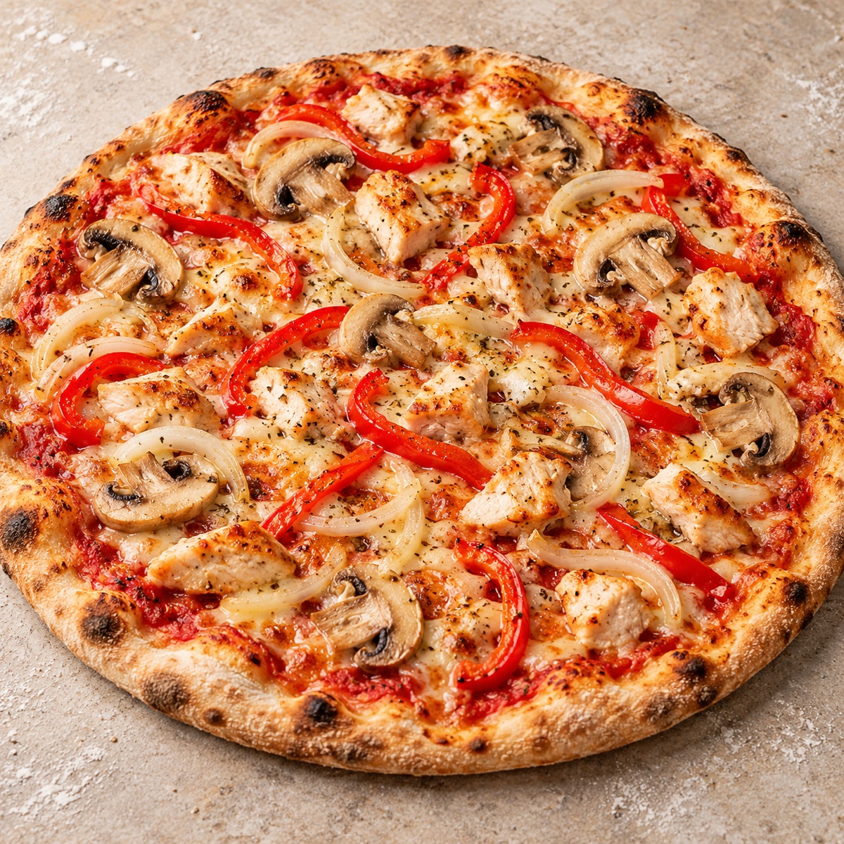 Pizza Tacchino mit Hähnchen, Champignons, Paprika und Zwiebeln