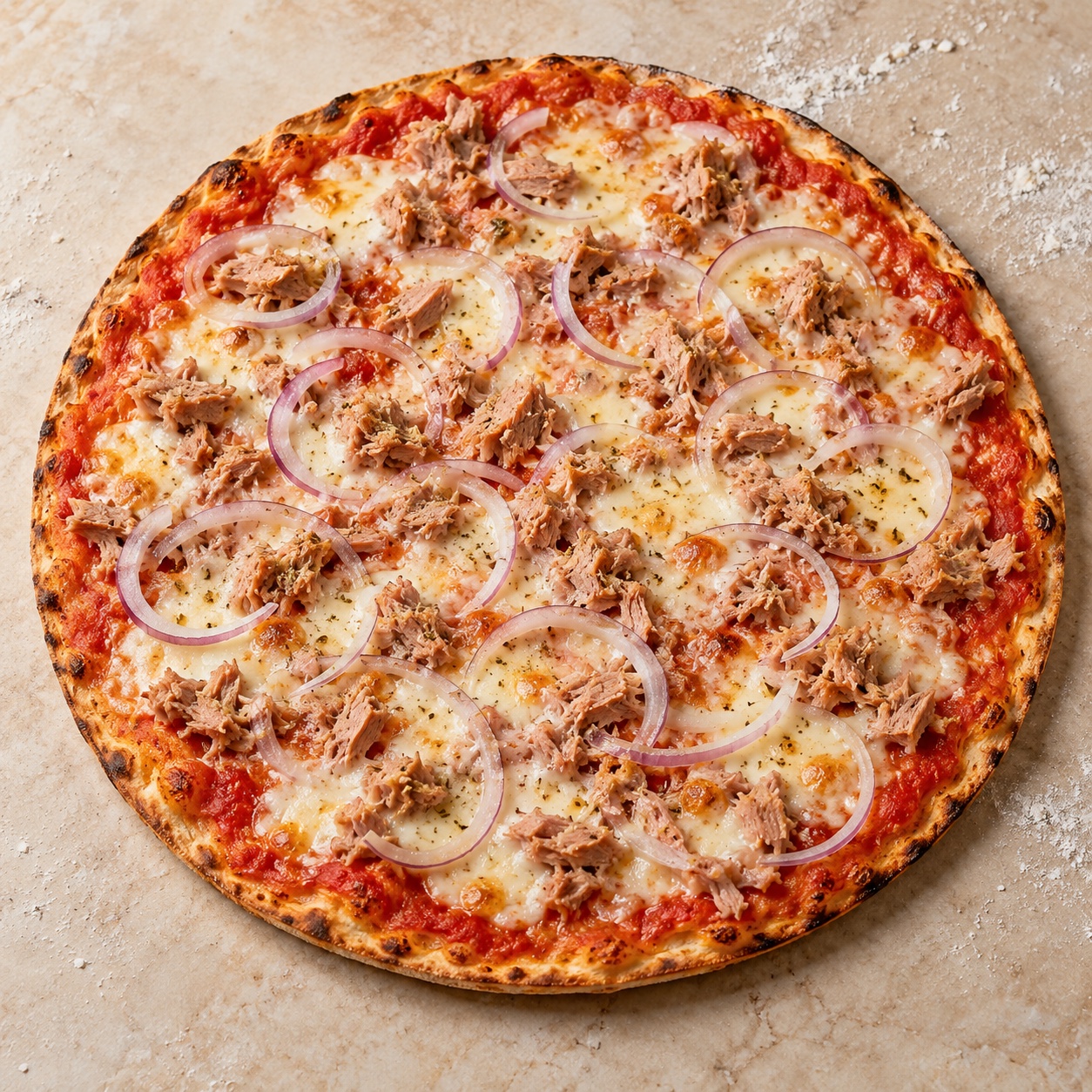 Pizza Tonno mit Thunfisch und Zwiebeln